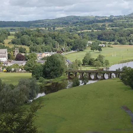 Woodstock Arms - Bar, Bed & Breakfast